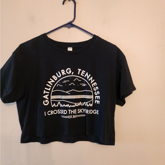 Tops - Gatlinburg Tennessee black graphic t-shirt cropped size womens medium